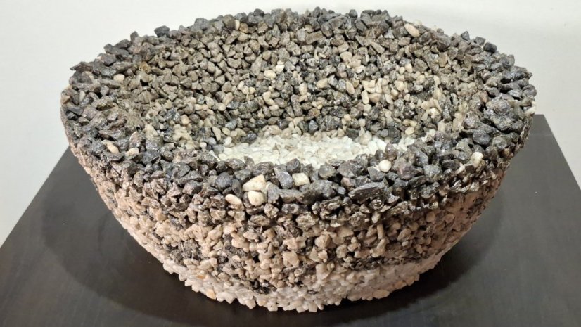 Herbrun Titania – kamenná nádoba, přírodní elegance pro rostliny i dekorace