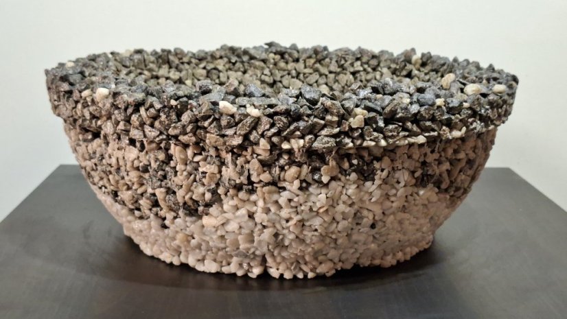 Herbrun Titania – kamenná nádoba, přírodní elegance pro rostliny i dekorace