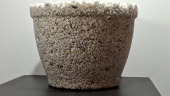 Herbrun Callisto – přírodní mrazuvzdorný květináč z kamene