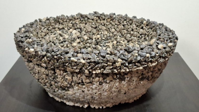 Herbrun Titania – kamenná nádoba, přírodní elegance pro rostliny i dekorace