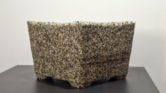 Herbrun Phobos – kamenný květináč, přírodní pevnost a elegantní vzhled